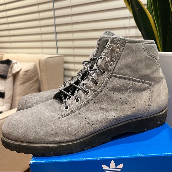 Adidas suede boots Men US 13 - Picture 8 of 15